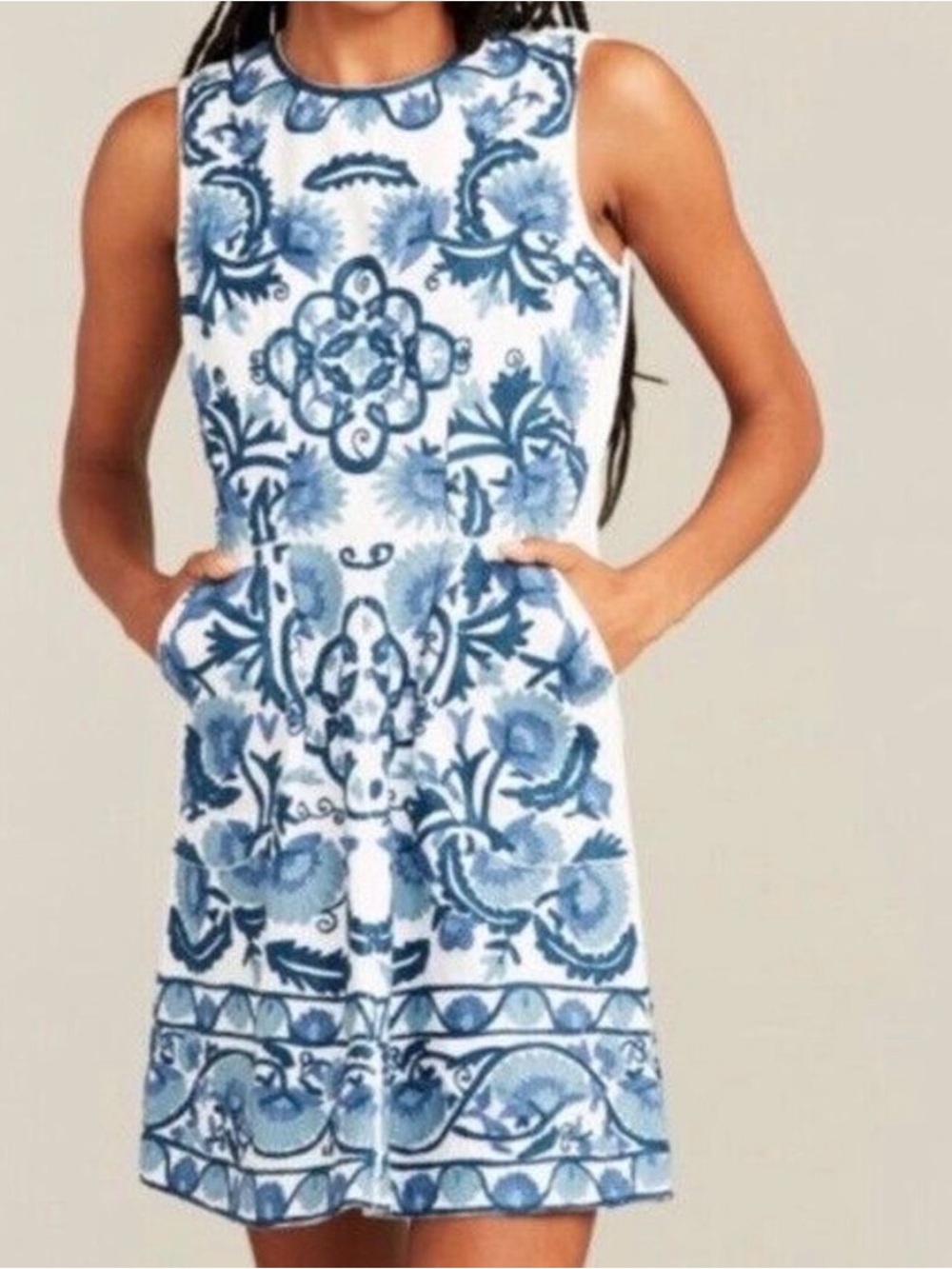 Roller Rabbit Kiki Embroidered Mini Dress Sleeveless Zip Back
White Blue